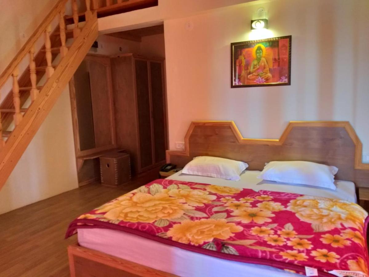 Elphinstone Inn Almora Exterior foto