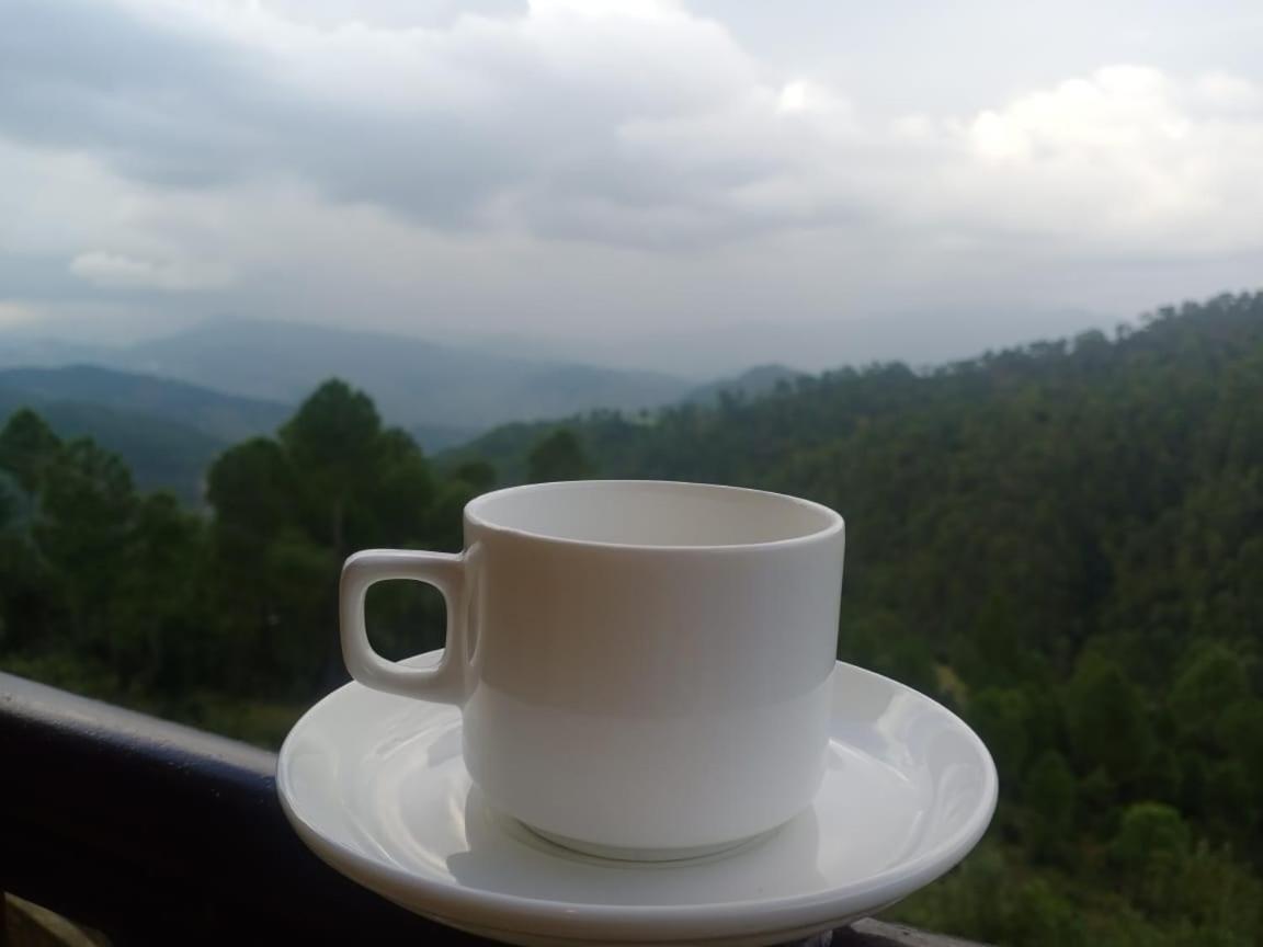 Elphinstone Inn Almora Exterior foto