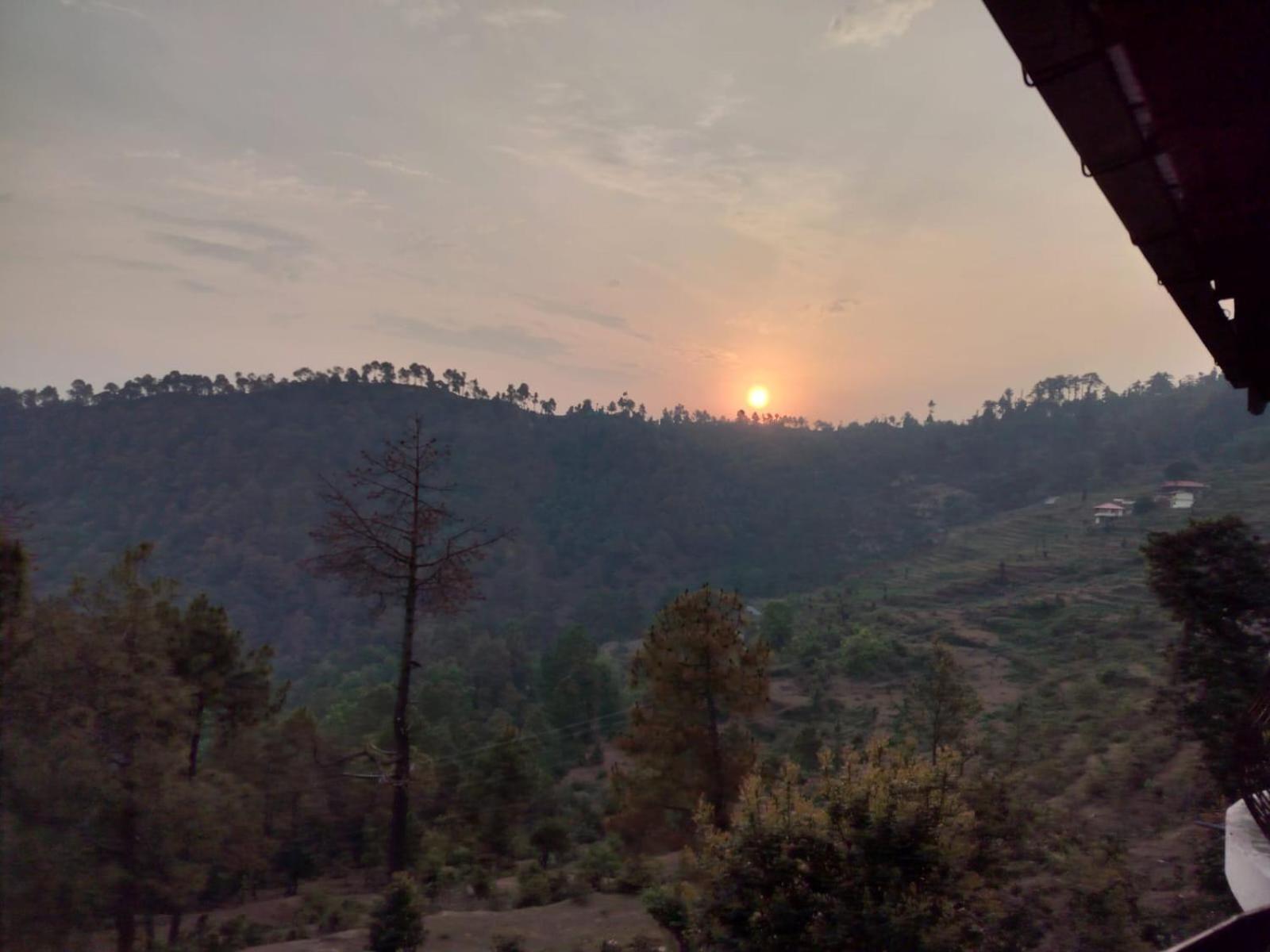 Elphinstone Inn Almora Exterior foto